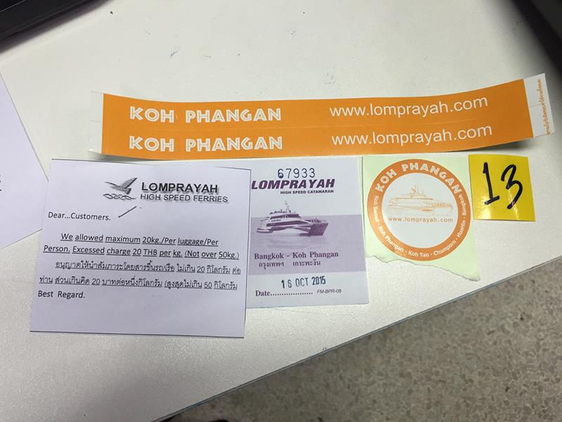 Lomprayah 的船票和橙色标签
