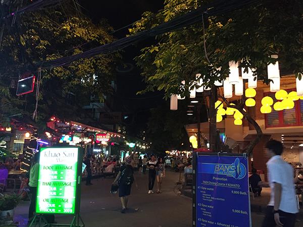 Strolling at Khao San Road for dinner