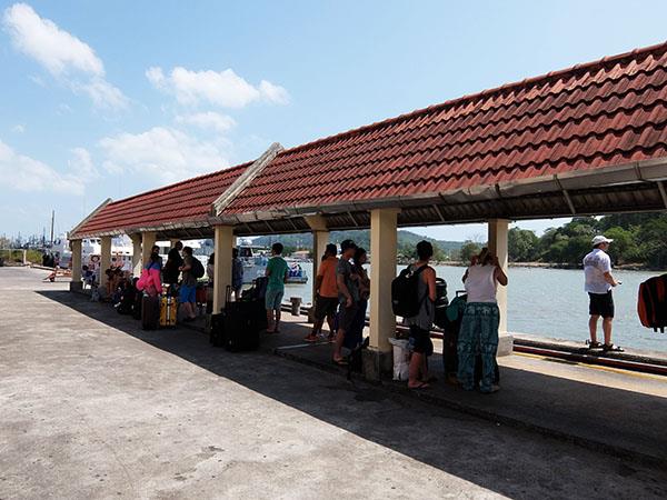 อันดามันเวฟมาสเตอร์ - ท่าเรือรัษฎา ภูเก็ต - พื้นที่รอรถโดยสาร