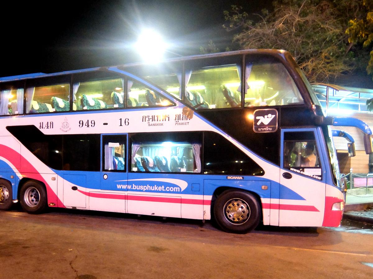Phuket Travel Express 的巴士外部