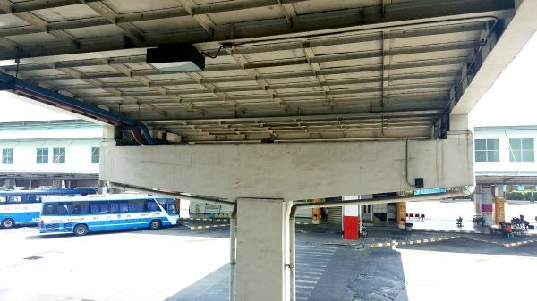 Southern Bangkok Bus Terminal (Sai Tai Mai)  - Bridge to bus platform