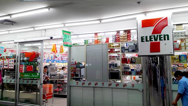 一楼的 7-11 便利店