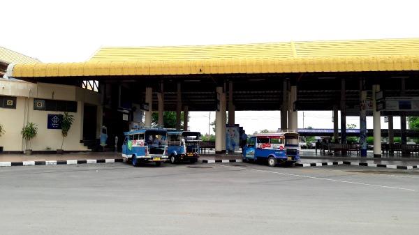 Sukhothai Bus Station - Songthaew area and bus platform