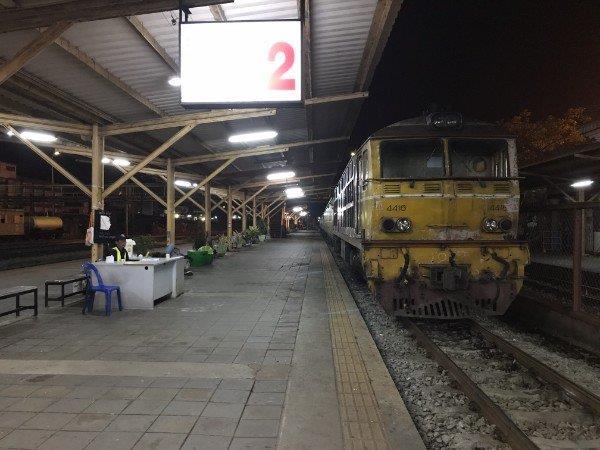 มาถึงสถานีรถไฟสุราษฎร์ธานี