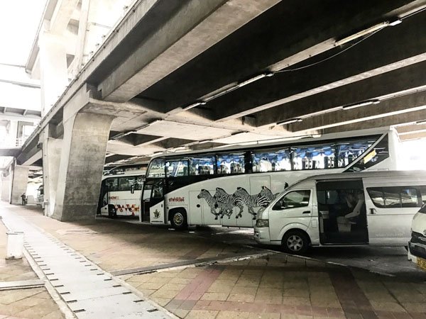 曼谷素万那普机场巴士月台