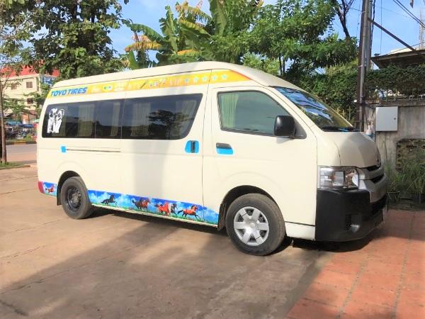 Mekong Express 从暹粒市到金边的休旅车