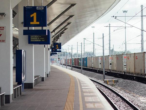 Train platform at Padang Besar train station Train platform at Padang Besar train station