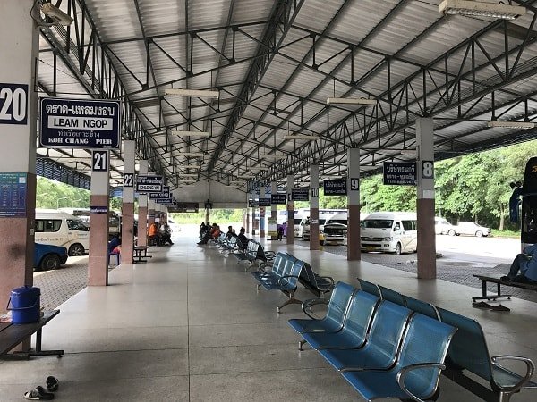 Bus and songthaew platform