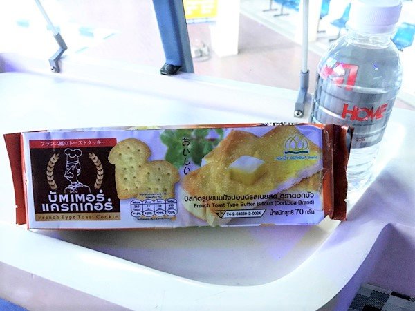 免费的饼干和饮用水 免费的饼干和饮用水