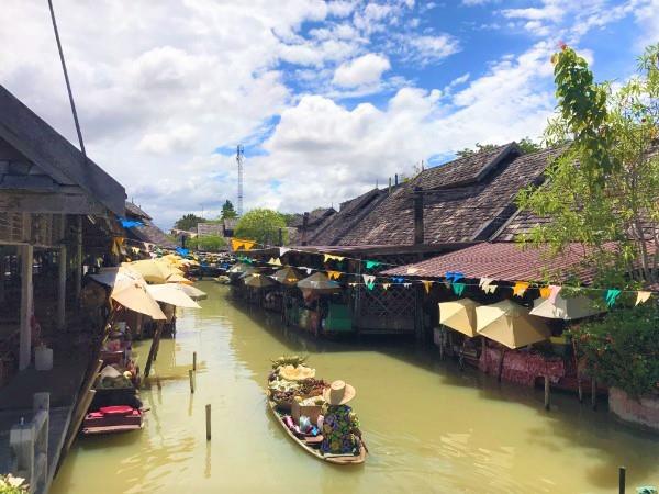 Inside Pattaya Floating Market