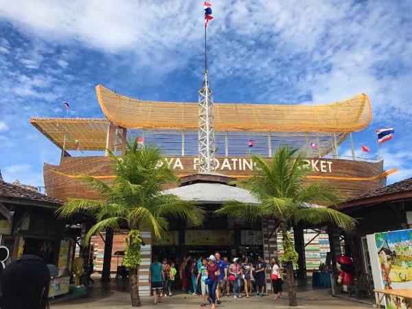 Pattaya Floating Market entrance