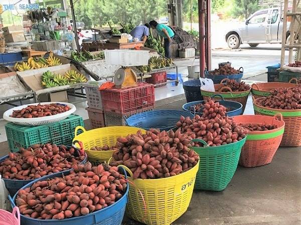 Fruits at Chanthaburi stops