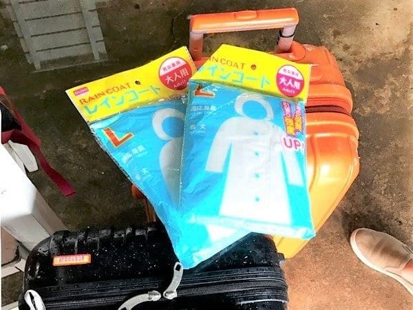在雨季里非常重要的雨衣 在雨季里非常重要的雨衣